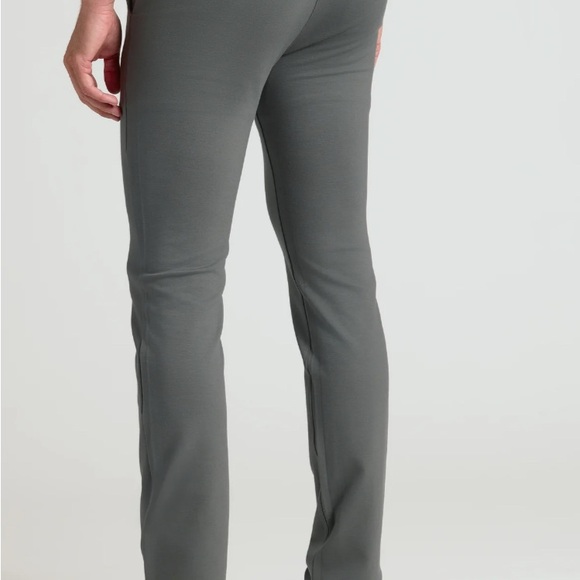 Men’s True Classic Comfort Fit Chino Pants Size 31x30 Carbon Gray New with Tags - Picture 3 of 8